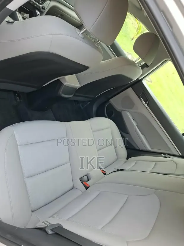 Hyundai Elantra SE 2018 Silver - 1