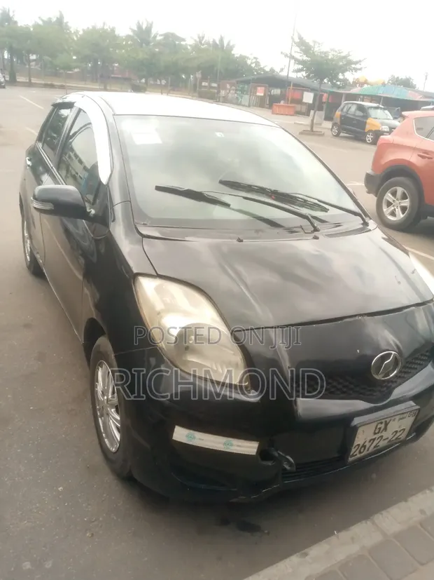 Toyota Vitz 1.3 AWD 3dr 2010 Black - 1