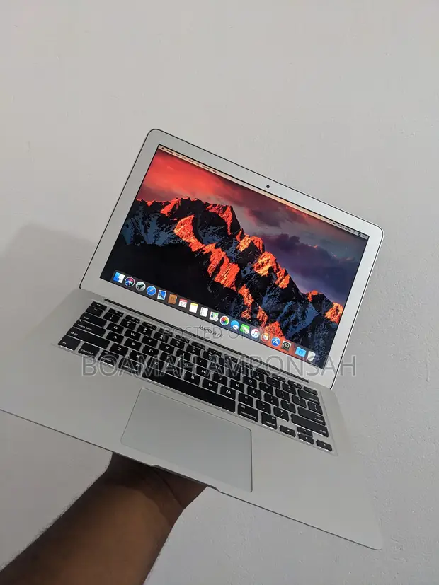 Apple MacBook Air 2015 13" 8GB RAM 128GB SSD - 1