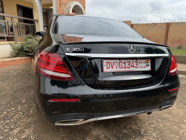 Mercedes-Benz E300 Base RWD Sedan 2017 Black - 1