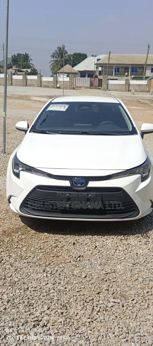 Toyota Corolla Hybrid 2023 White - 1