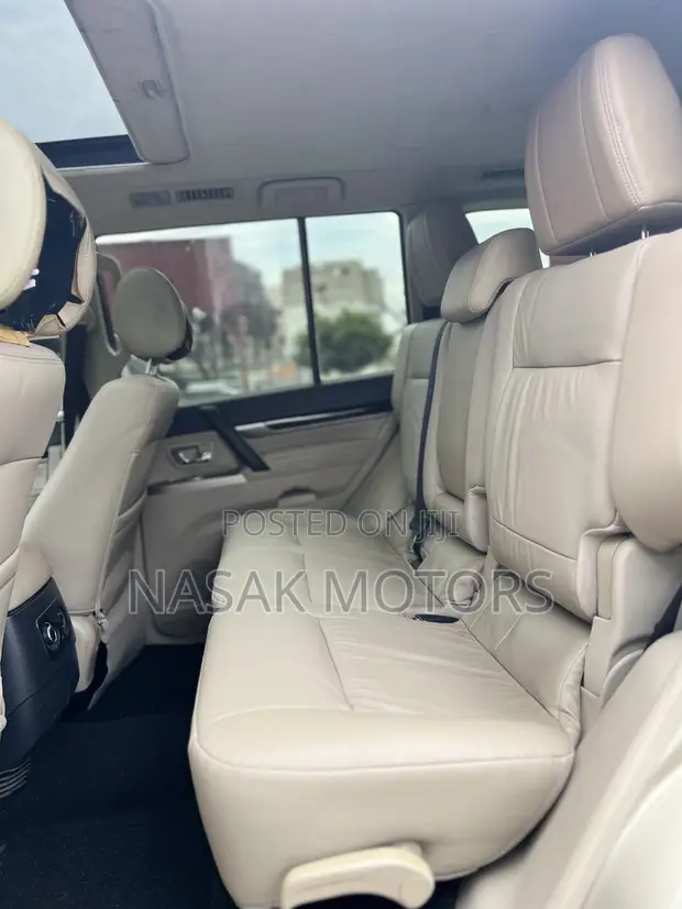 Mitsubishi Pajero V80 3.8 V6 GLS 2016 Gold - 1