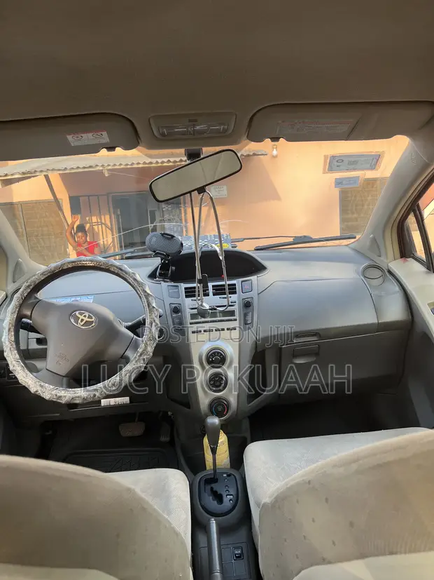 Toyota Vitz 2012 - 1