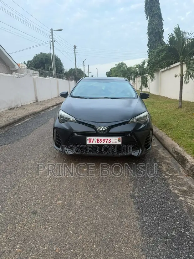 Toyota Corolla 2016 Black - 1