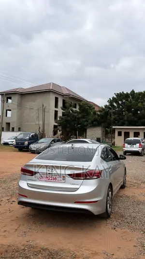2017 Hyundai Elantra Limited Sedan FWD (2.0L)