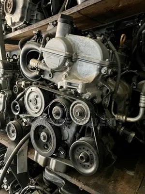 Toyota Vitz Engine & Gearbox - 4 Plugs