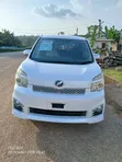 Toyota Voxy V 2WD 8-Seater 2012 White - 1