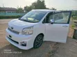 Toyota Voxy V 2WD 8-Seater 2012 White - 3