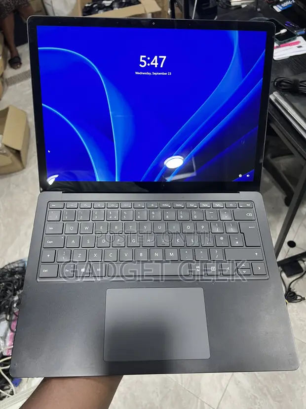 Microsoft Surface Laptop 3 - Core i5, 8GB RAM, 256GB SSD - 1