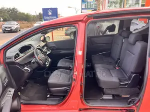Toyota Sienta 1.5 FWD 2017 Red