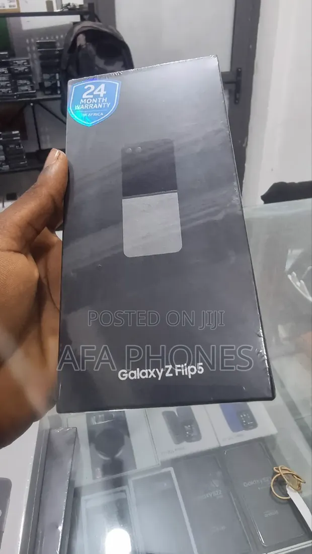 New Samsung Galaxy Z Flip5 256GB Blue - 1