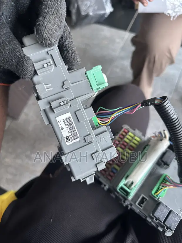 2017-21 Honda CR-V Interior Fuse Box - 1