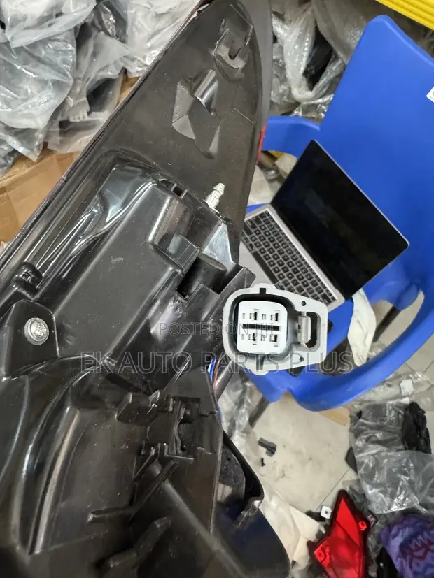 Toyota Camry LED Taillight (2018-2023) - 1