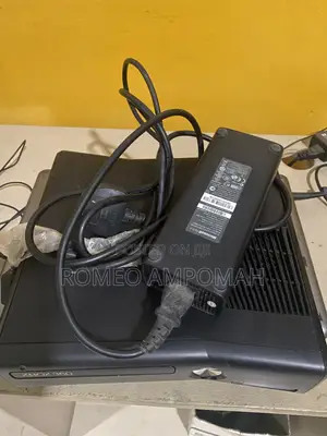 Microsoft Xbox 360 320GB with 15 Pre-Installed Games