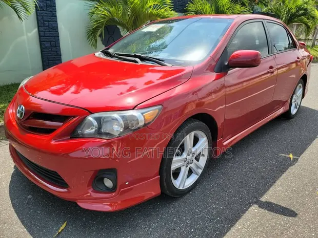 Toyota Corolla S 2013 Red Sedan - 1