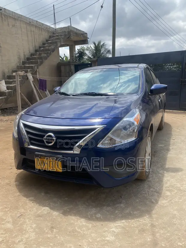 2018 Nissan Versa 1.6 S Blue - 1