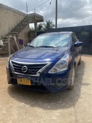 2018 Nissan Versa 1.6 S Blue