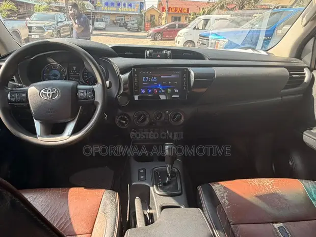 Toyota Hilux 2018 Black - 1