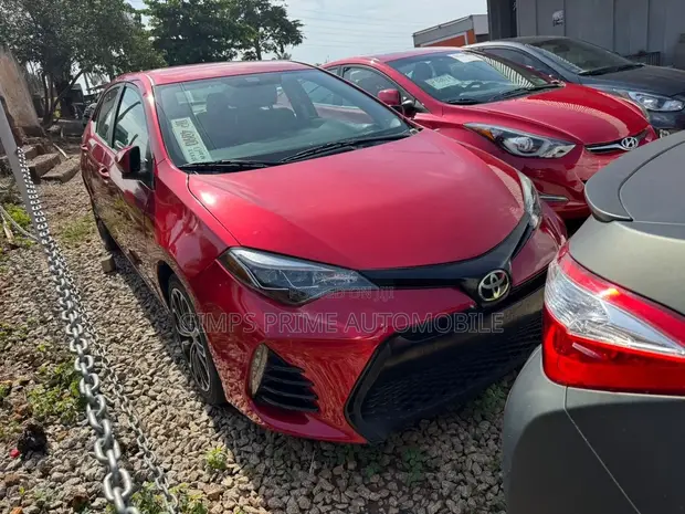 Toyota Corolla 2016 Red - 1