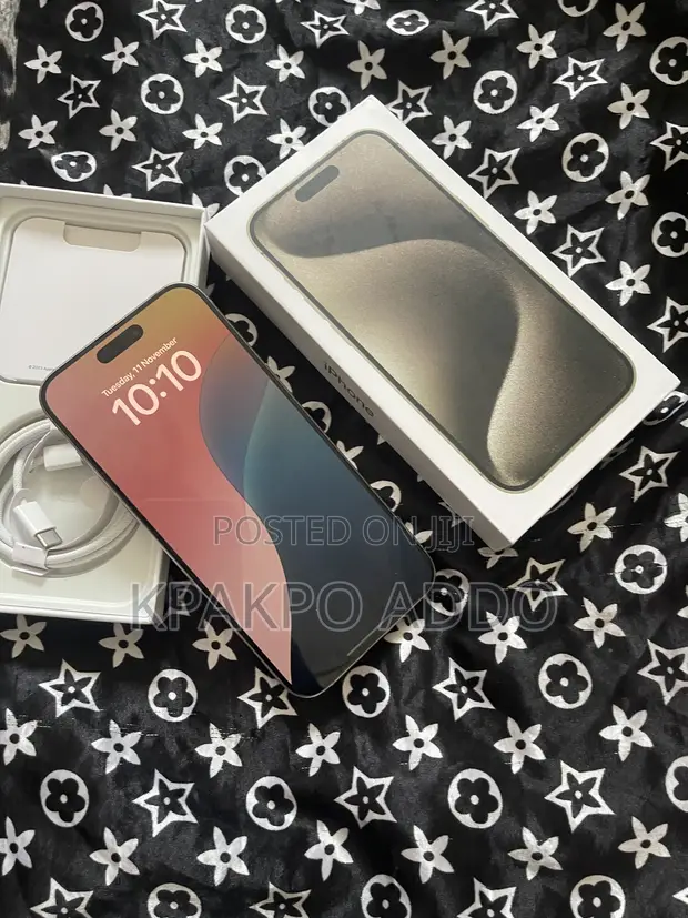 Apple iPhone 15 Pro Max 512GB Silver - 1