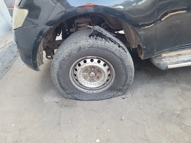 Used Car Tyre for Pickup - Rim 16, 265/75 - 1