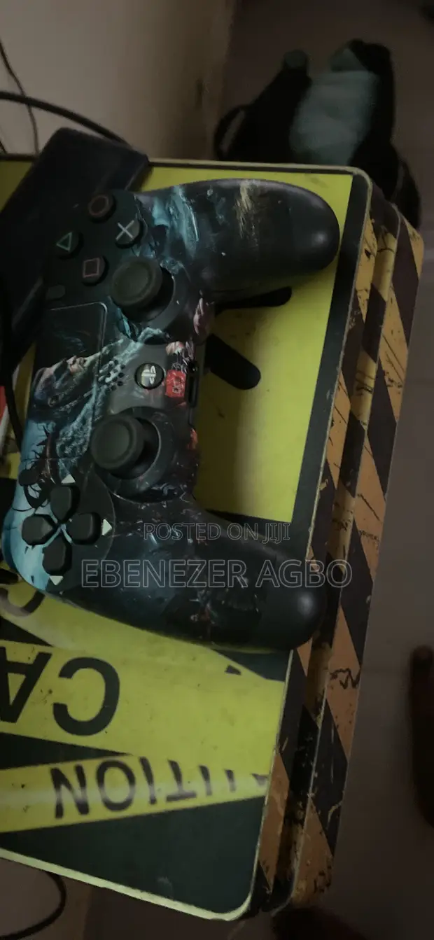 PS4 Jailbreak with 2 Games & 2 Controllers - 1