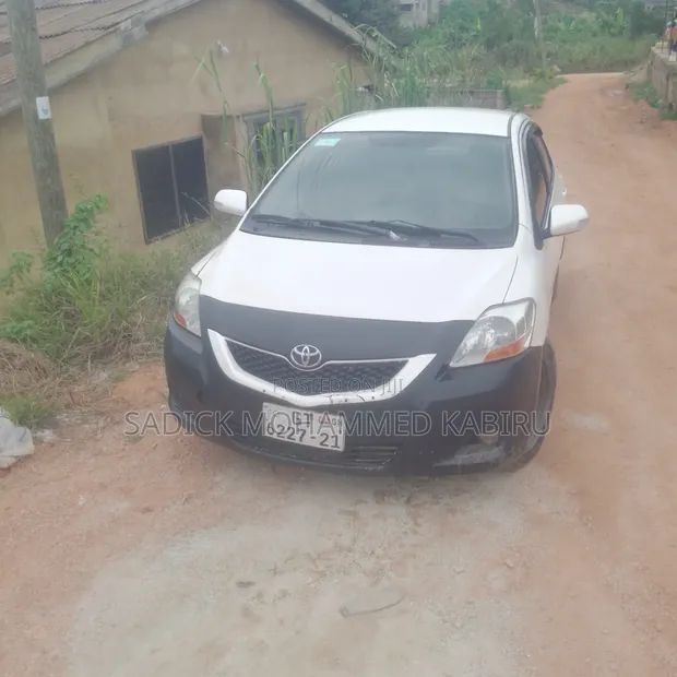 Toyota Belta 2010 White - 1