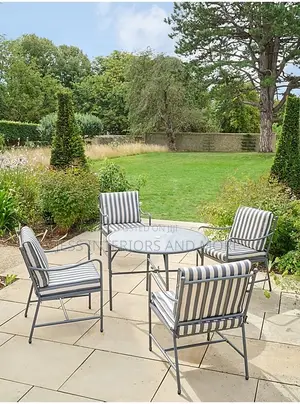 5 Piece Outdoor Dining Set (Grey & White Stripe)
