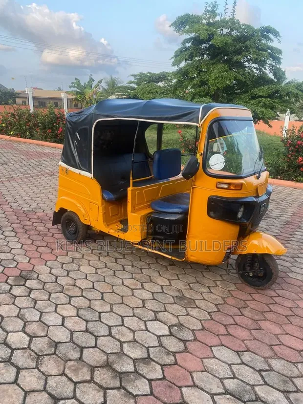 Bajaj RE 2022 Yellow - 1