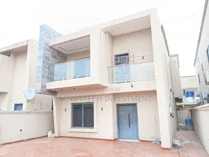 4 Bedroom Duplex for Sale in Lakeside Estate