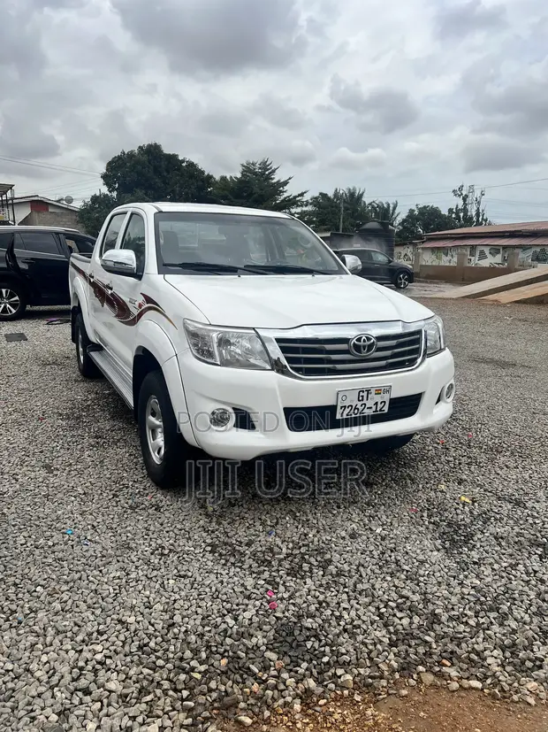 Toyota Hilux 2012 White - 1
