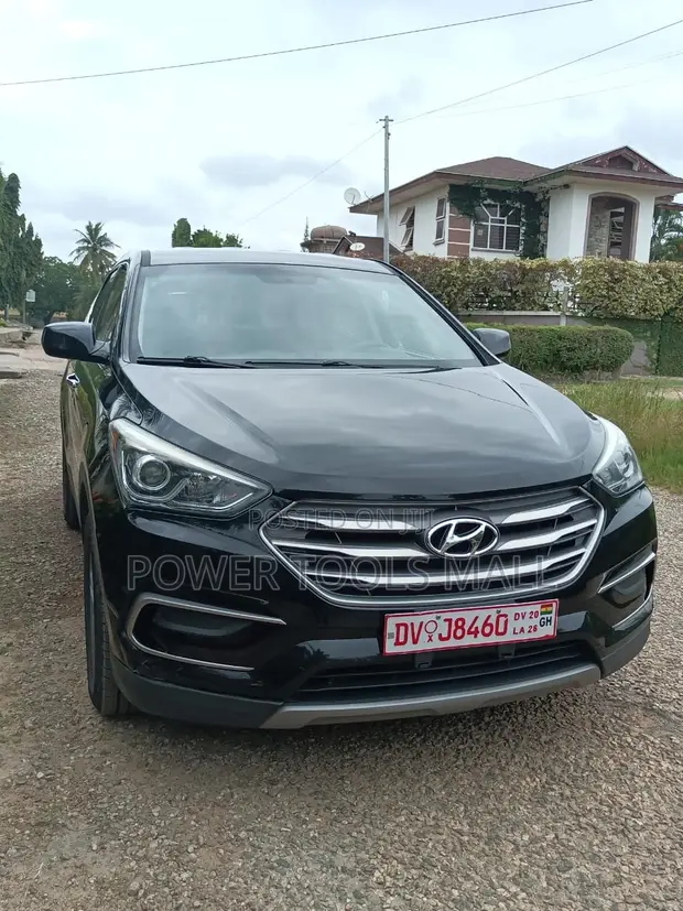 Hyundai Santa Fe 2017 Black - 1
