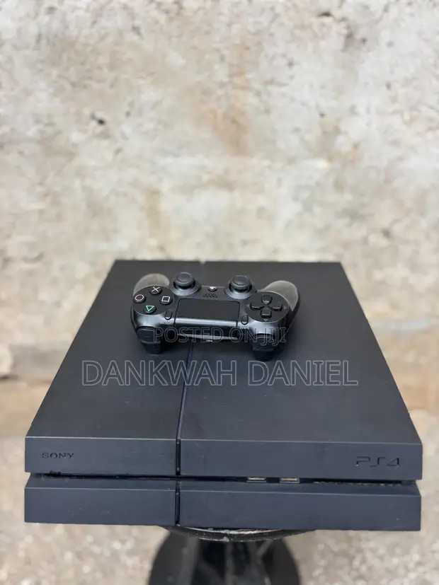 PlayStation 4 Standard - 1