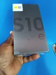 New Samsung Galaxy S10e 128GB Black - 2