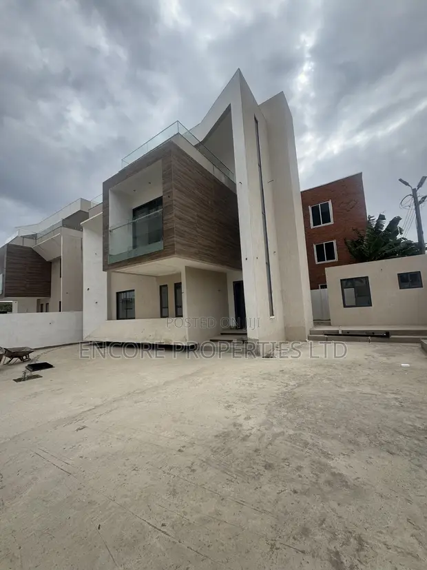 5 Bedroom House for Sale, American House - 1