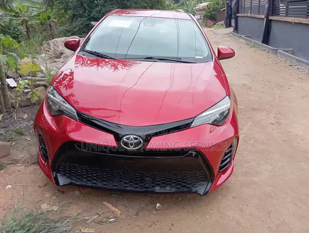 Toyota Corolla 2017 Red - 1