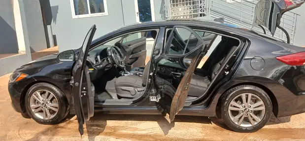 Hyundai Elantra 2018 Black - 1
