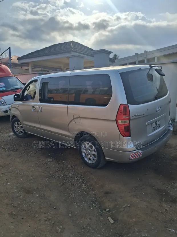 Hyundai Grand Starex 2012 Grey - 1