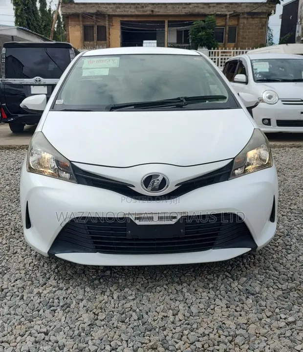 Toyota Vitz 1.3 FWD 5dr 2014 White - 1