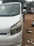 Toyota Voxy V 2WD 8-Seater 2010 White - 1