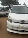 Toyota Voxy V 2WD 8-Seater 2010 White - 2