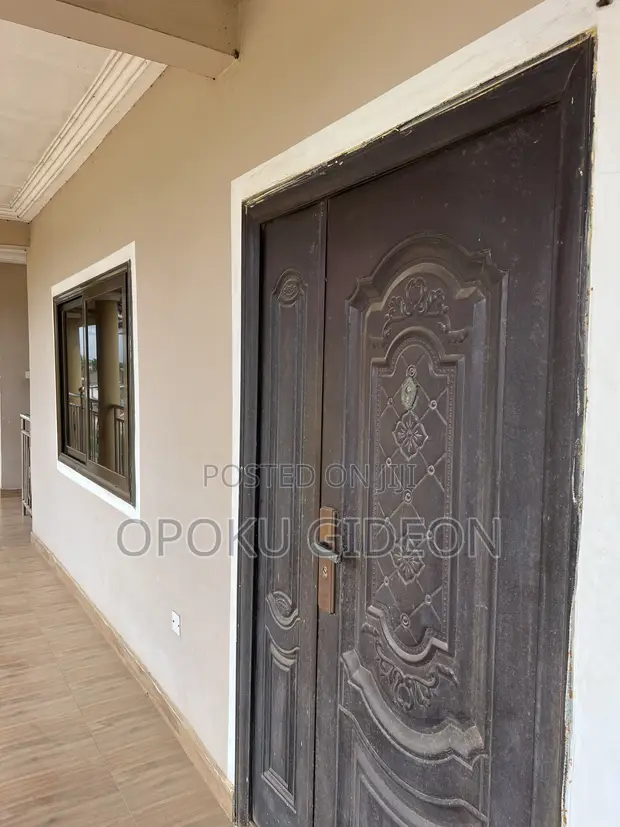 2 Bedroom Apartment for Rent in Oduman, Ablekuma - 1