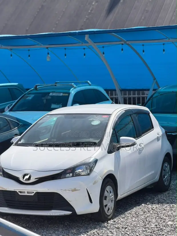 Toyota Vitz 2015 White - 1