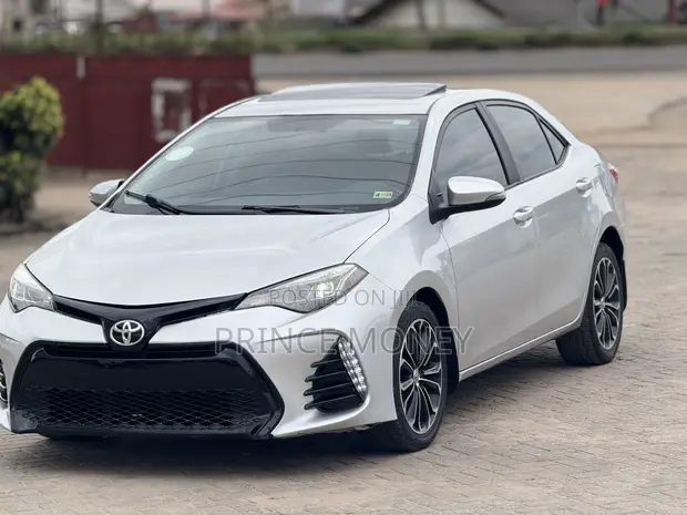 Toyota Corolla 2016 Silver - 1