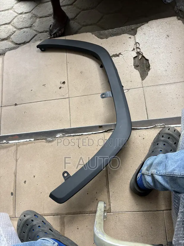 Toyota RAV4 Front Fender Moulding (2019-2025) - 1