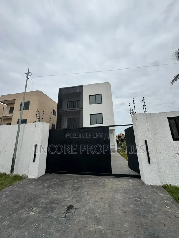 5-Bedroom Executive House for Rent in American House - 1