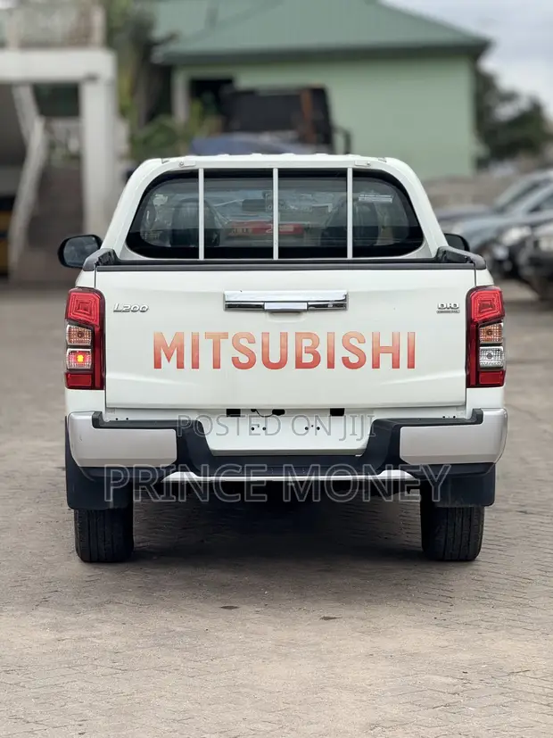 Mitsubishi L200 2020 White - 1
