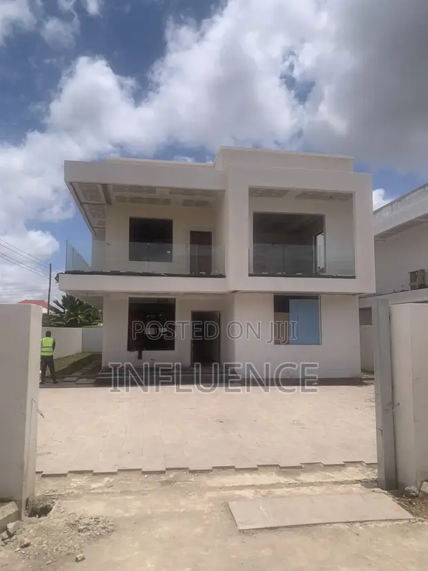 5 Bedroom House for Sale in Adjirigano, East Legon - 1