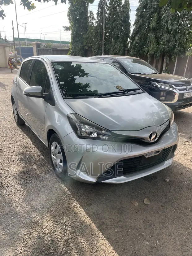 Toyota Vitz 1.3 FWD 5dr 2015 Silver - 1