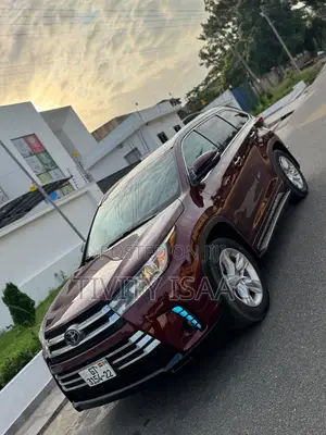 Toyota Highlander XLE 4x4 V6 2018 Brown
